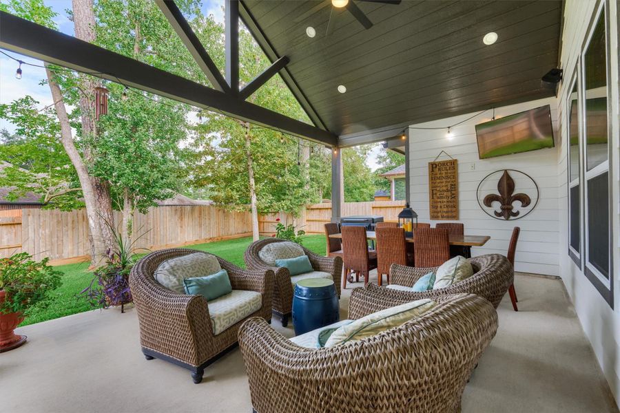 The inviting outdoor area offer the perfect setting for quiet evenings at home. The inviting outdoor area offer the perfect setting for quiet evenings at home.