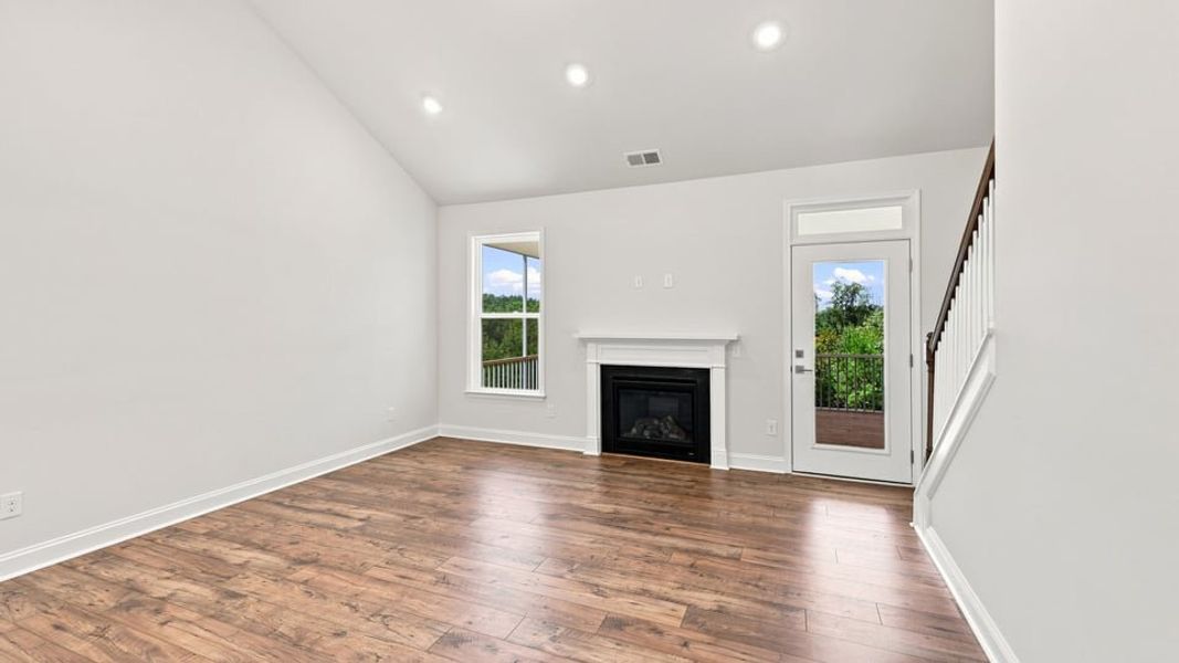 Spacious, unfurnished interior of a new home in Shadowood, Seneca (Image 16).