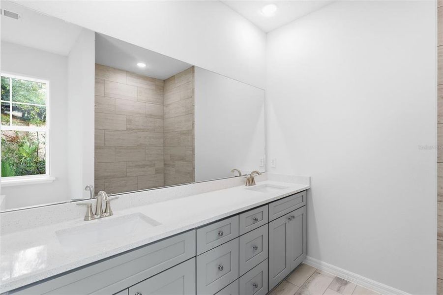 Furnished interior view inside a new home in , Altamonte Springs (Image 16).