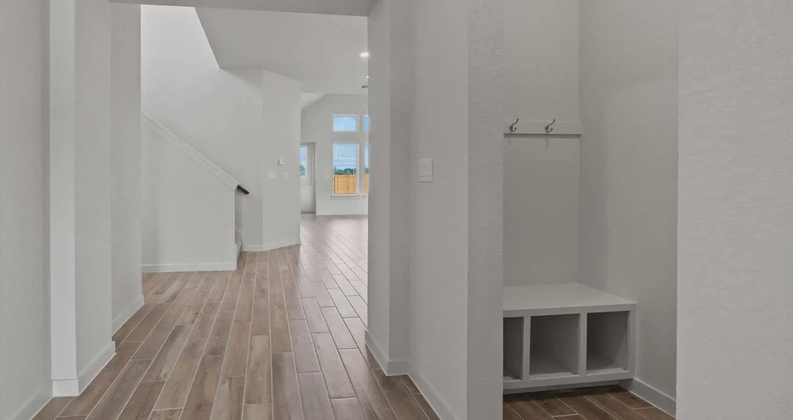 Spacious, unfurnished interior of a new home in Stream Waters, Buda (Image 7).