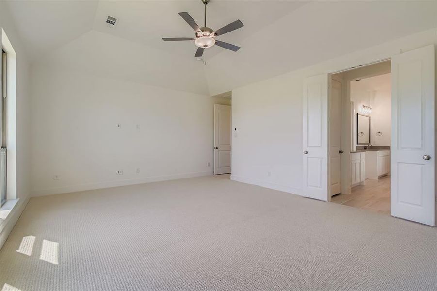 Spacious, unfurnished interior of a new home in Reunion 70s, Rhome (Image 14). Spacious, unfurnished interior of a new home in Reunion 70s, Rhome (Image 14).