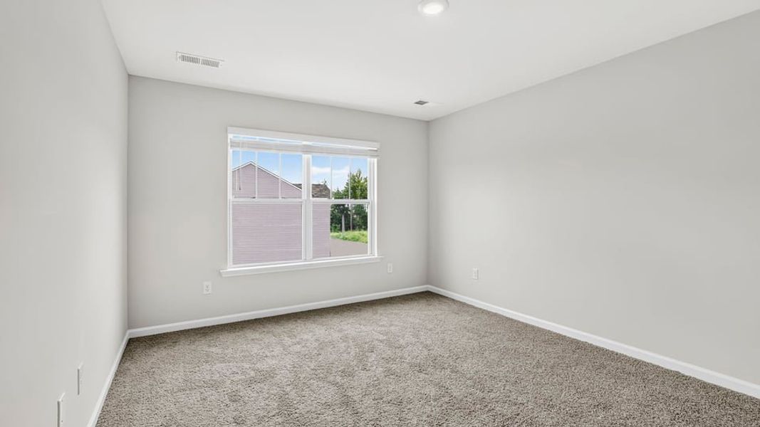 Spacious, unfurnished interior of a new home in Tanglewood Townes, Greenville (Image 30).