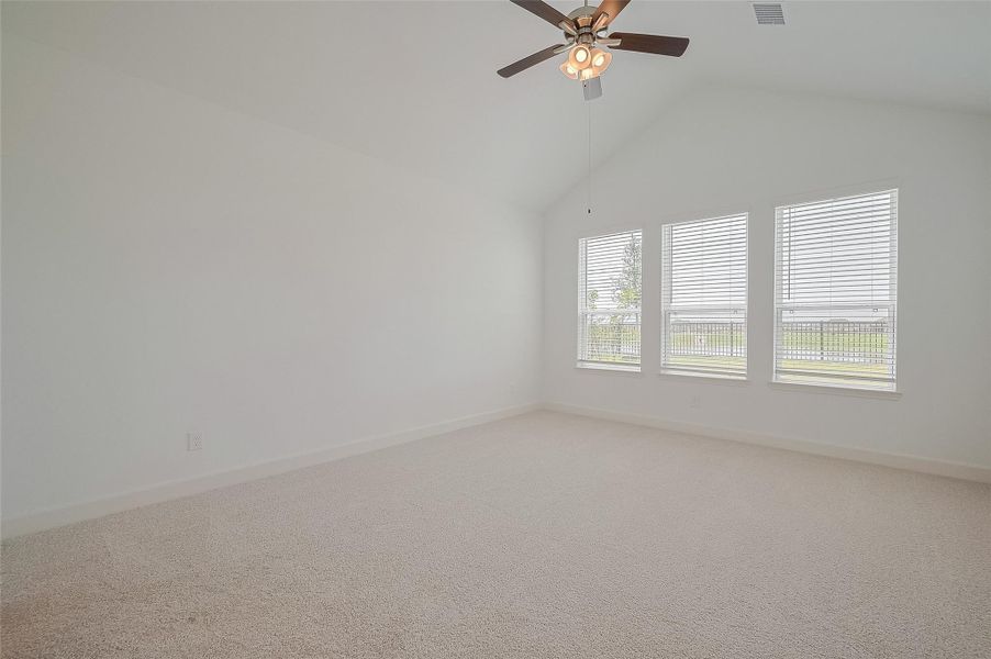 Spacious, unfurnished interior of a new home in Lago Mar, La Marque (Image 35).