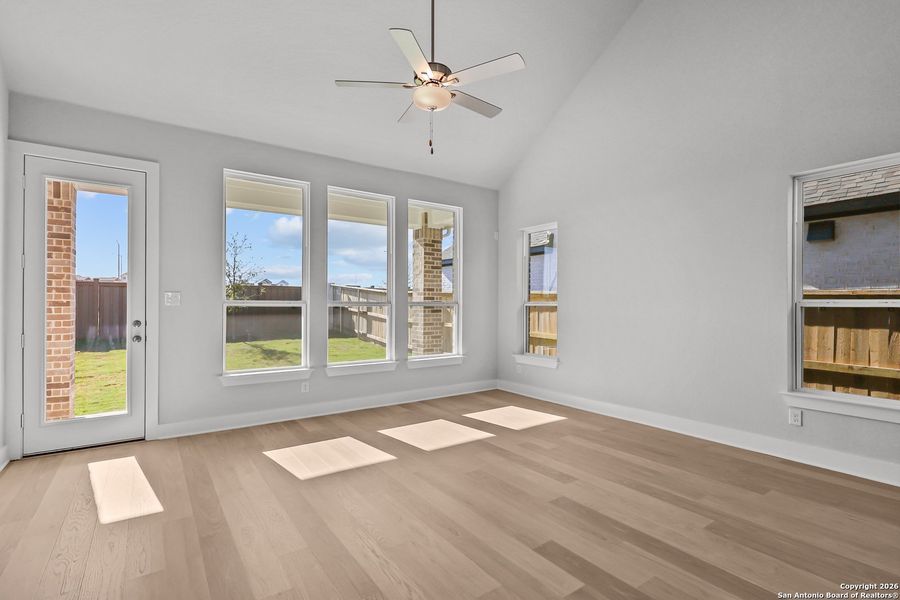Spacious, unfurnished interior of a new home in Mayfair 50', New Braunfels (Image 29).