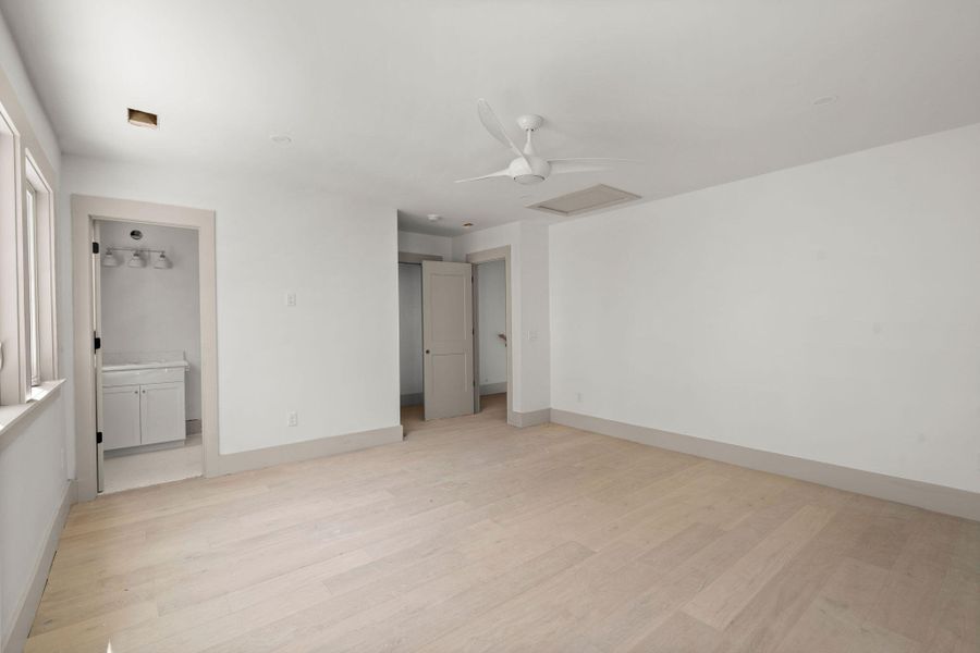 Spacious, unfurnished interior of a new home in , Isle Of Palms (Image 8).