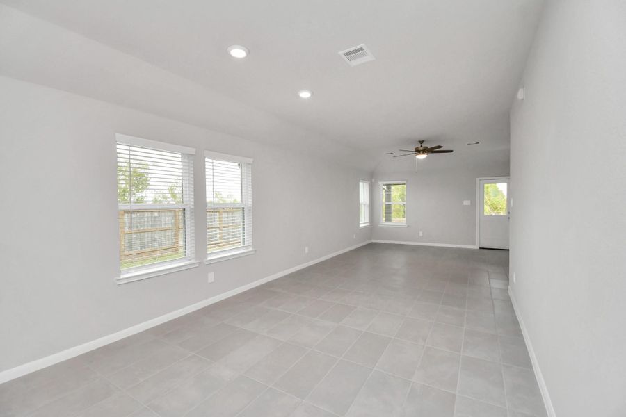 Spacious, unfurnished interior of a new home in Montgomery Ridge: Founders Collection, Montgomery (Image 27).