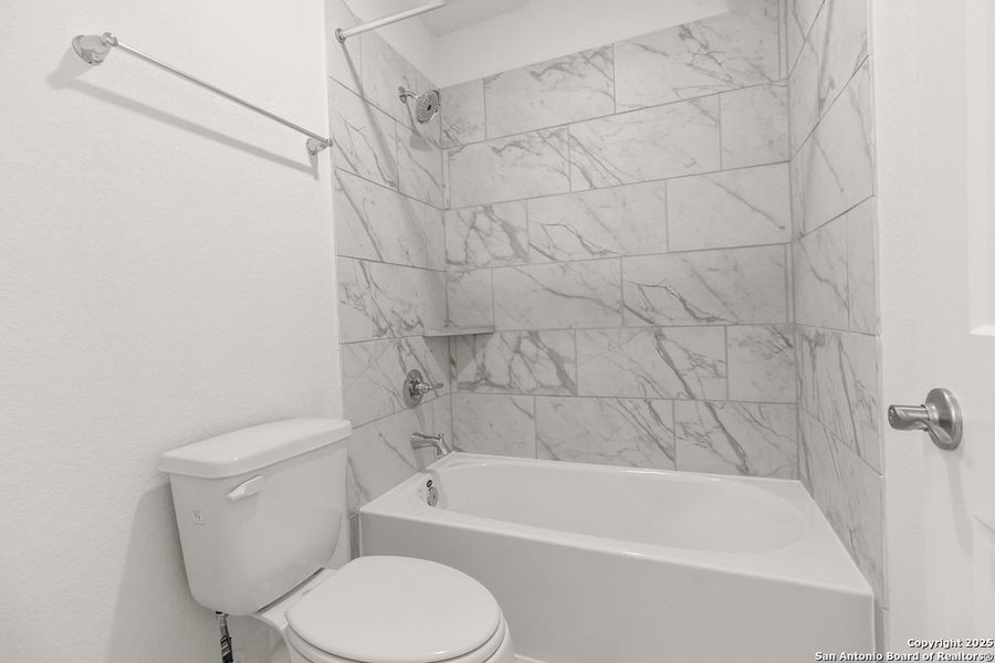 Image 19 of a home in Fairway Crossing 40s. Image 19 of a home in Fairway Crossing 40s.