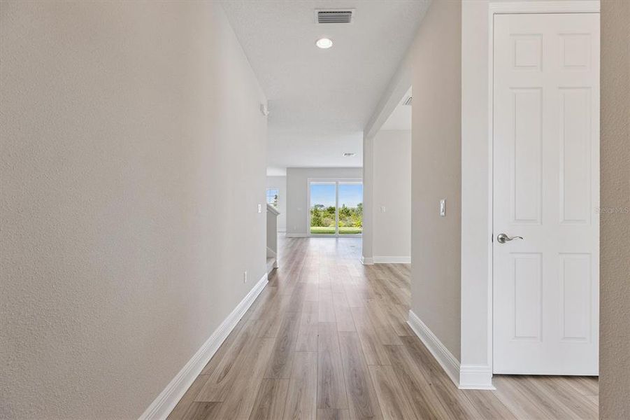 Spacious, unfurnished interior of a new home in Mirada, San Antonio (Image 10).