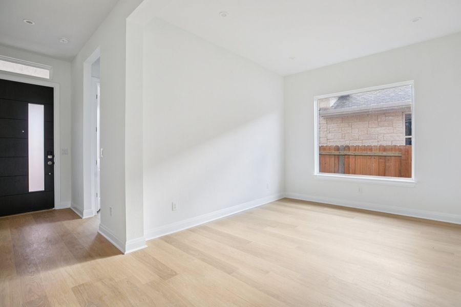 Spacious, unfurnished interior of a new home in Persimmon, Buda (Image 9).