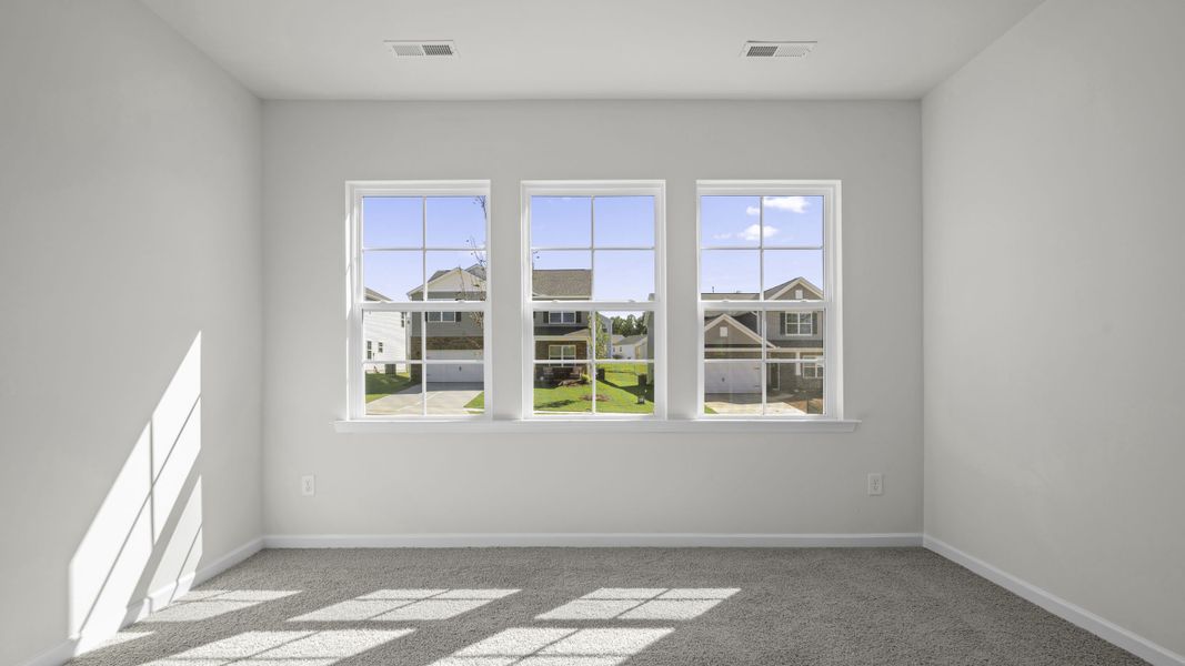 Spacious, unfurnished interior of a new home in Cambridge Park, Mebane (Image 15).