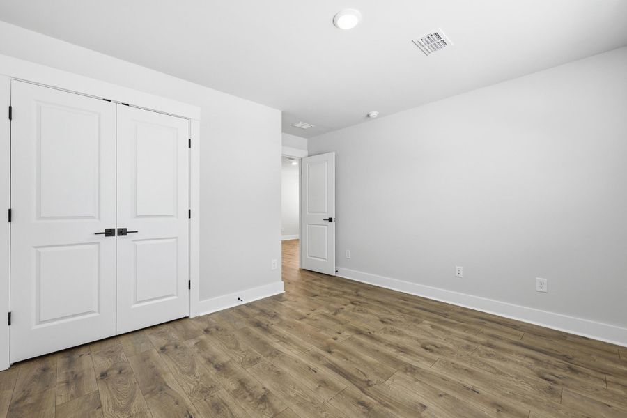 Spacious, unfurnished interior of a new home in , Charleston (Image 26).