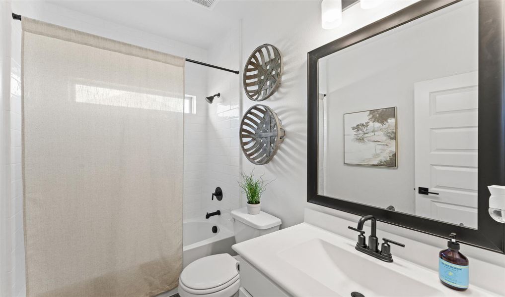 Hall bath (*Photo not of actual home and used for illustration purposes only.) Hall bath (*Photo not of actual home and used for illustration purposes only.)