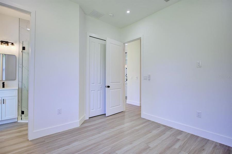 Spacious, unfurnished interior of a new home in , Sebring (Image 13).
