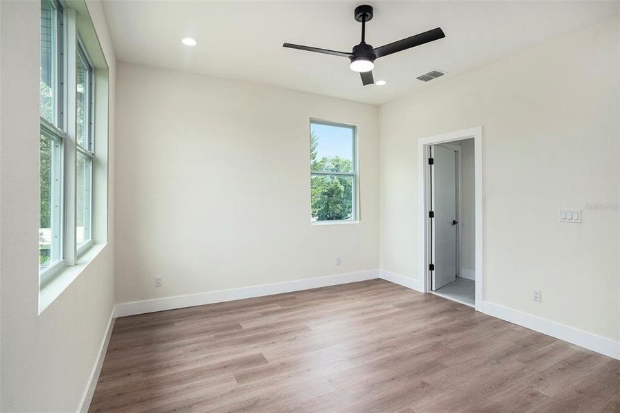 Spacious, unfurnished interior of a new home in , Tampa (Image 17).