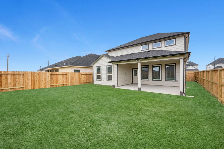 Exterior details and patio area of a home in Grand Mason Crossing, Katy (Image 4).