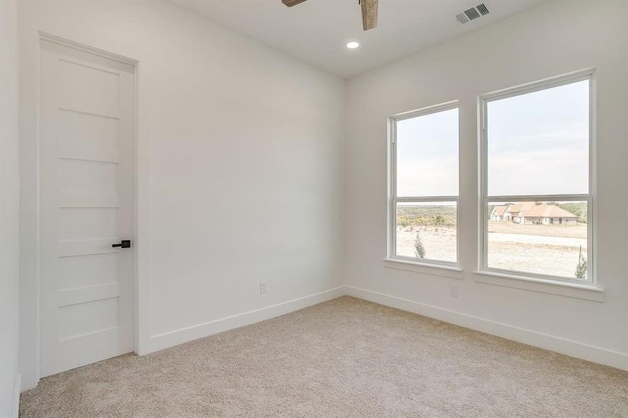 Spacious, unfurnished interior of a new home in , Weatherford (Image 19).