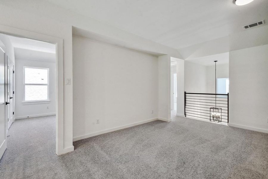 Spacious, unfurnished interior of a new home in Crosswinds, Kyle (Image 19).