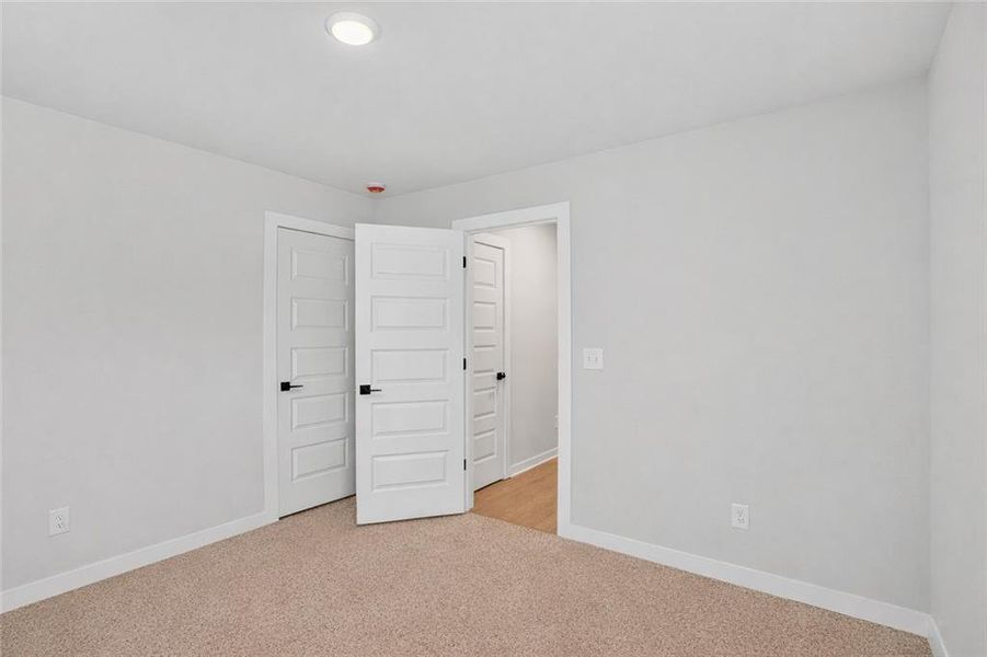 Spacious, unfurnished interior of a new home in The Fairways at Mirror Lake, Villa Rica (Image 22).