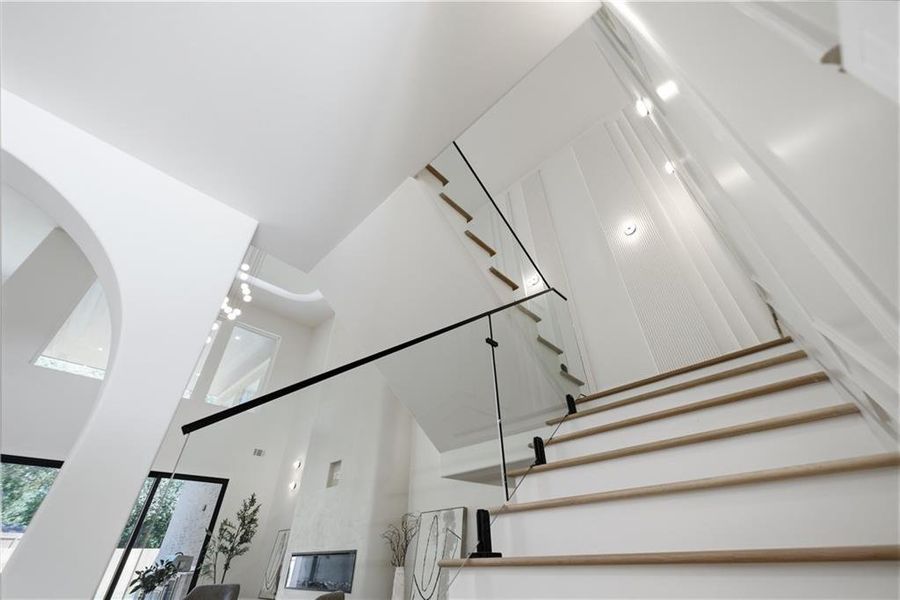 Image 81 of a home in .
