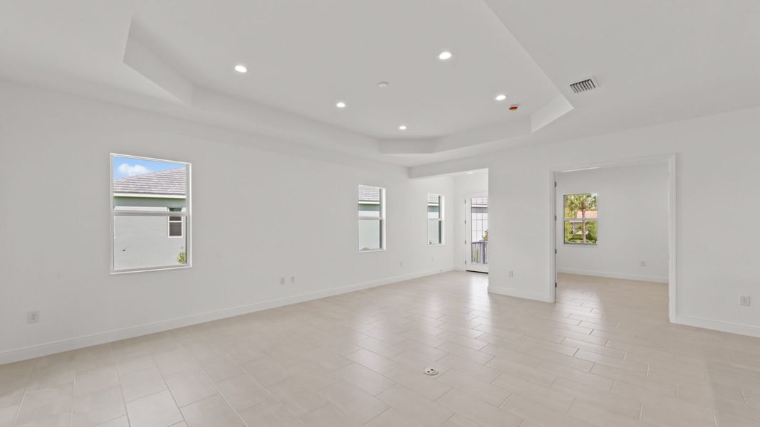 Spacious, unfurnished interior of a new home in Verandah, Fort Myers (Image 14).
