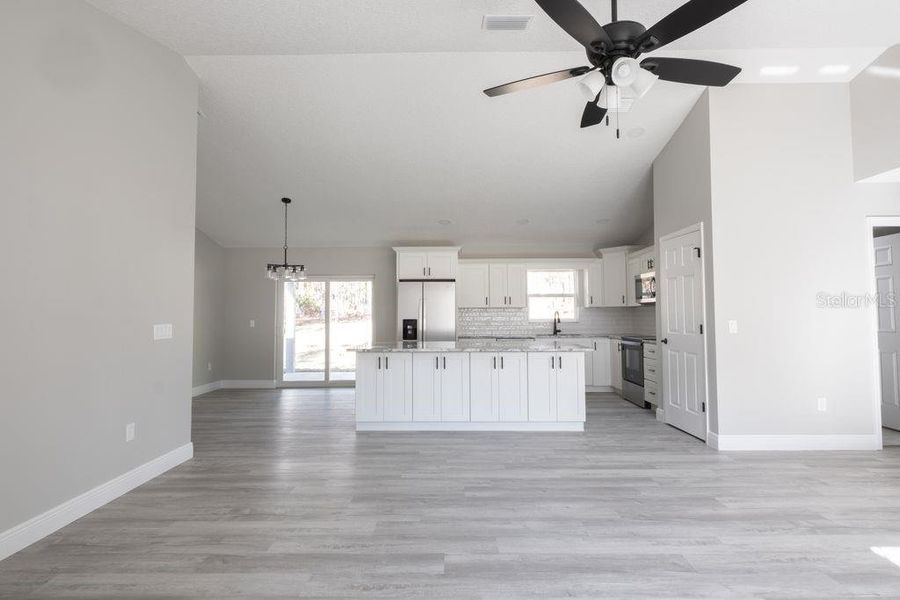 Spacious, unfurnished interior of a new home in , Citrus Springs (Image 19).