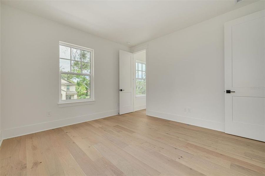 Spacious, unfurnished interior of a new home in , St. Petersburg (Image 31).