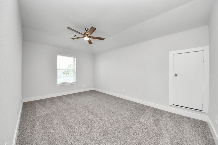 Spacious, unfurnished interior of a new home in Laurel Landing: Landmark Collection, Alvin (Image 29).