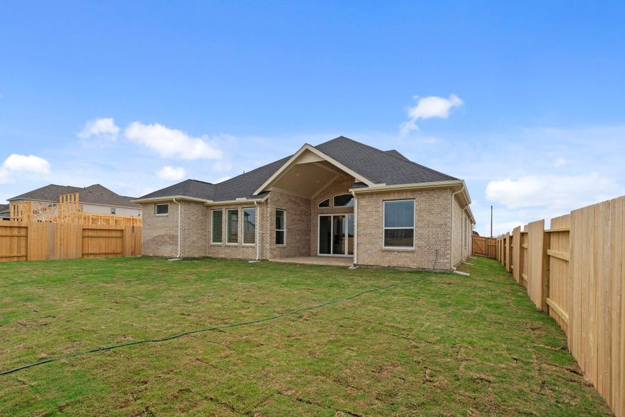 Exterior details and patio area of a home in Briarley, Montgomery (Image 4).
