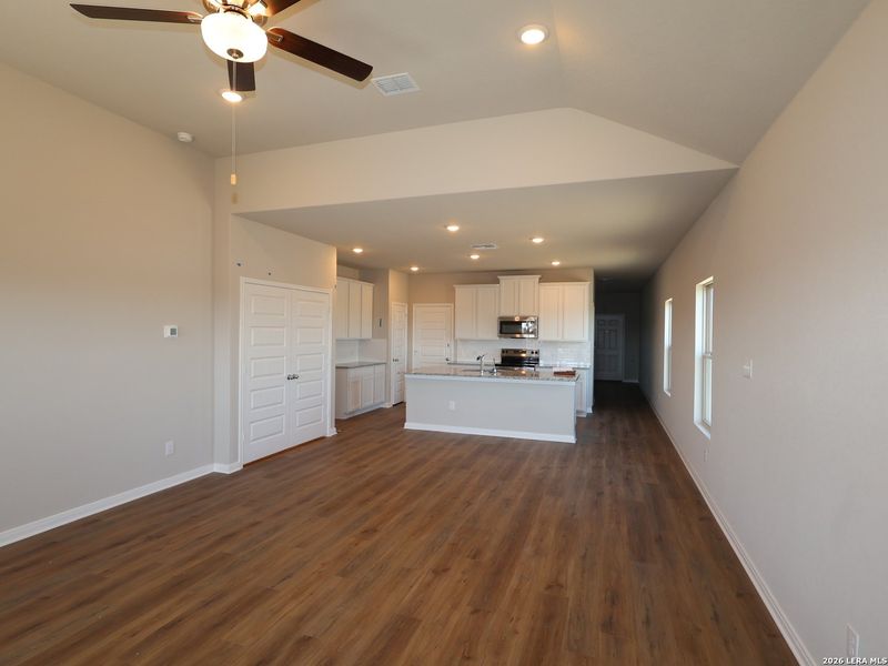 Spacious, unfurnished interior of a new home in Paloma Park, Converse (Image 28).
