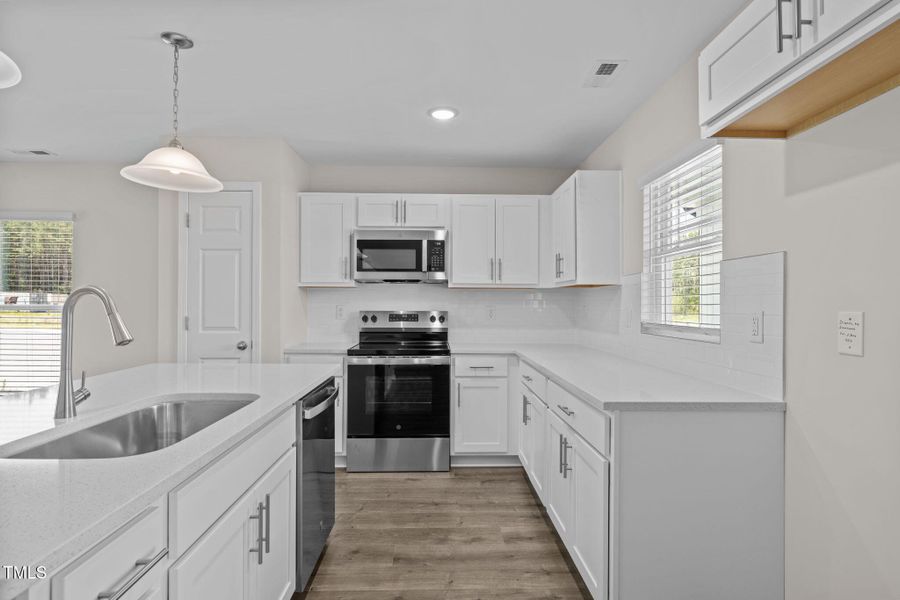 3-Bed End Pro Pics_Page_04