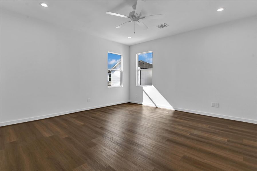 Spacious, unfurnished interior of a new home in , Houston (Image 19).