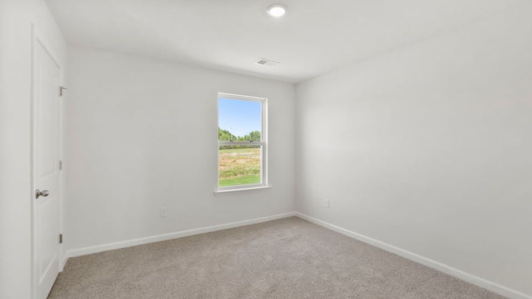 Spacious, unfurnished interior of a new home in Durbin Meadows Traditions, Fountain Inn (Image 31).