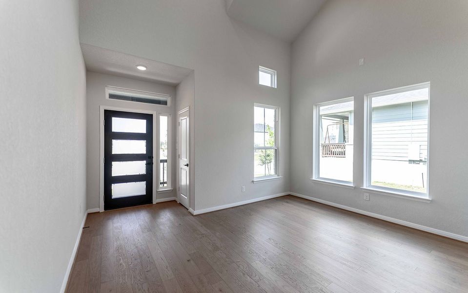 Spacious, unfurnished interior of a new home in Homestead, Schertz (Image 18).