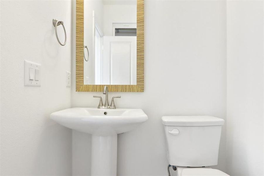 015-20241030-1427AzaleaDrive-Melissa-TX-75454-Bathroom2.jpg-SMALL 015-20241030-1427AzaleaDrive-Melissa-TX-75454-Bathroom2.jpg-SMALL