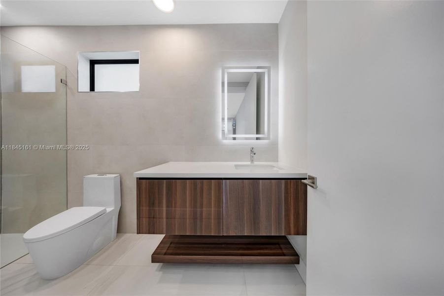 Furnished interior view inside a new home in , Fort Lauderdale (Image 9). Furnished interior view inside a new home in , Fort Lauderdale (Image 9).