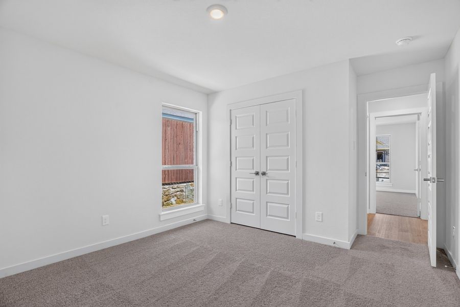 Spacious, unfurnished interior of a new home in Trail Creek, Cleburne (Image 41).