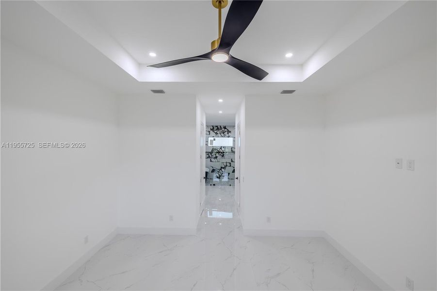 Spacious, unfurnished interior of a new home in , Cape Coral (Image 36).