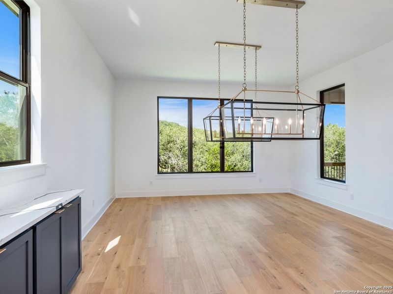 Spacious, unfurnished interior of a new home in Verandas at the Rim, San Antonio (Image 29).