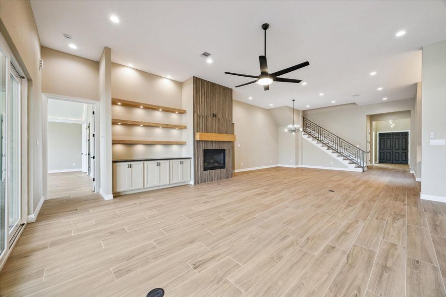 Spacious, unfurnished interior of a new home in , Kemah (Image 18).