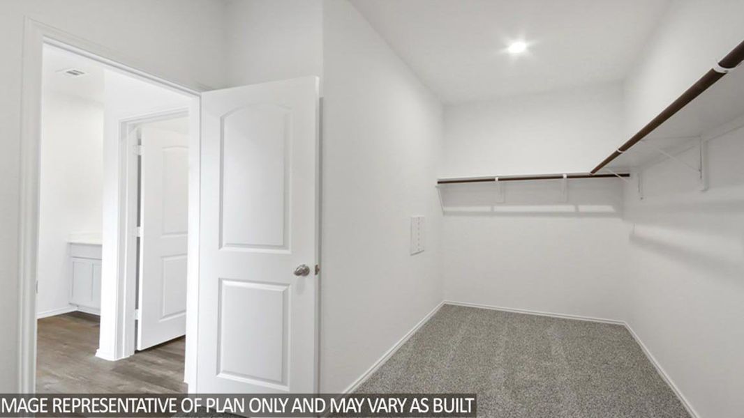 Representative unfurnished interior of a home built from the Denton by D.R. Horton in Medina, Dayton (Image 33).