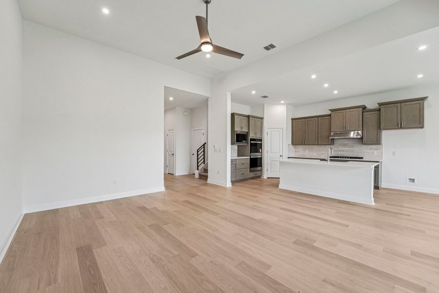 Spacious, unfurnished interior of a new home in Sage Hollow, Kyle (Image 14).
