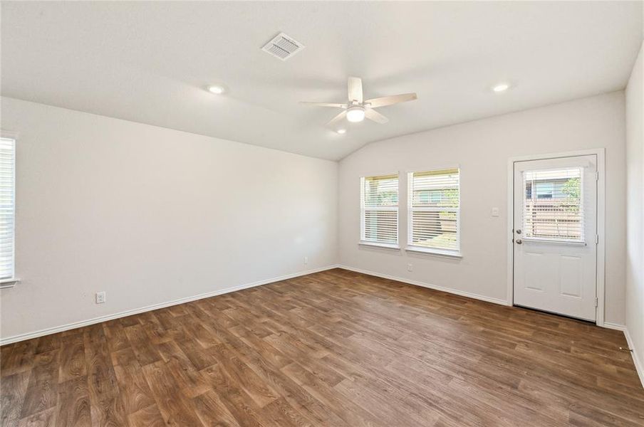 Spacious, unfurnished interior of a new home in , Converse (Image 15).