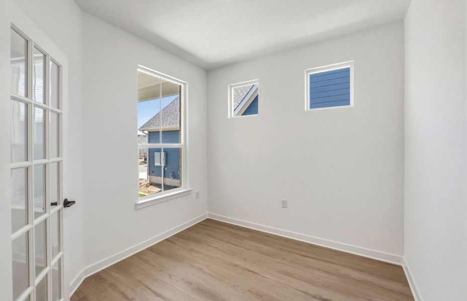 Spacious, unfurnished interior of a new home in Sun City Texas, Georgetown (Image 15).