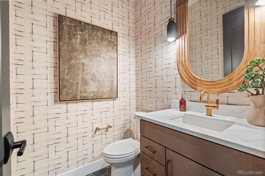 Main level powder bath