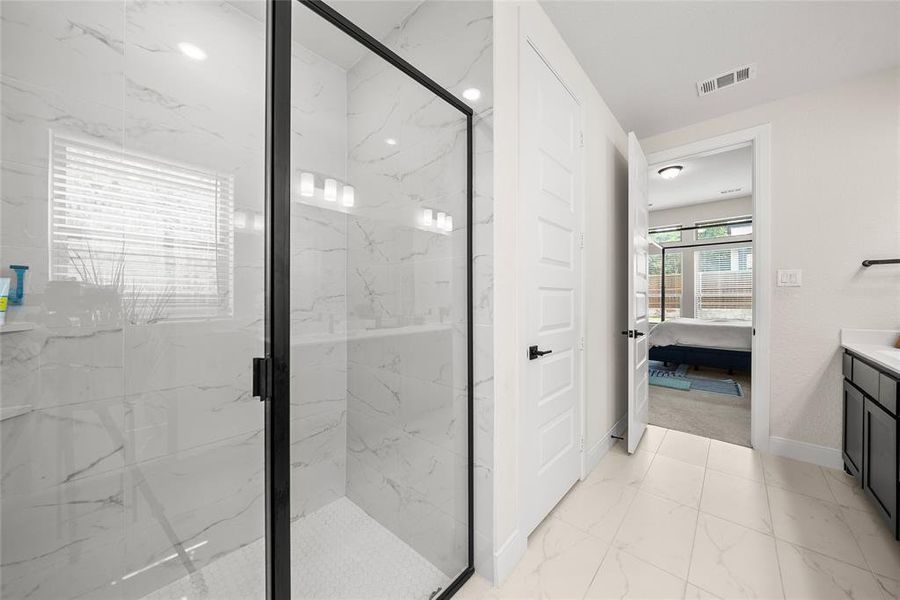 Furnished interior view inside a new home in Willow Grove, Melissa (Image 33).
