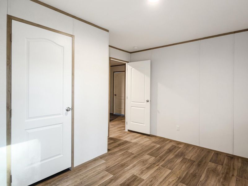 Spacious, unfurnished interior of a new home in , Round O (Image 13).