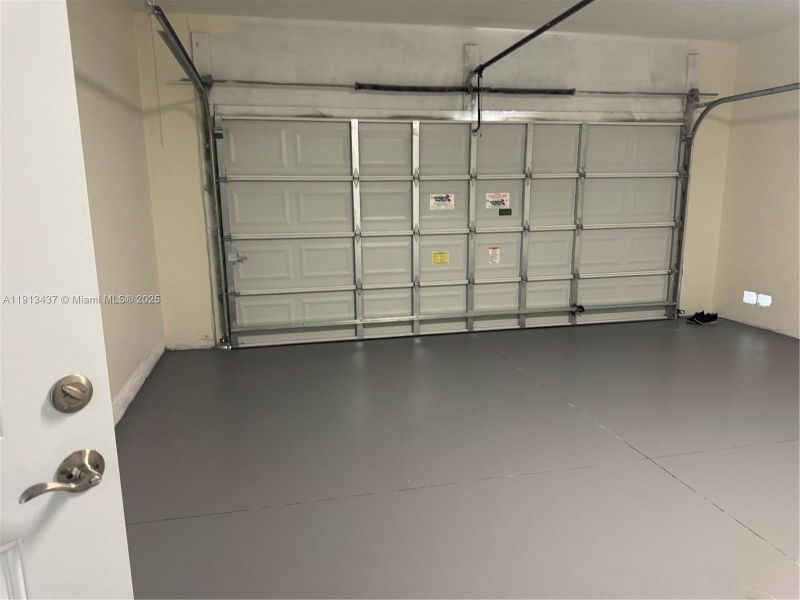 Spacious, unfurnished interior of a new home in , Port Charlotte (Image 14).