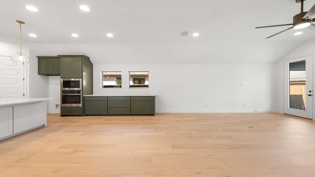 Spacious, unfurnished interior of a new home in Cambridge Crossing, Celina (Image 21).
