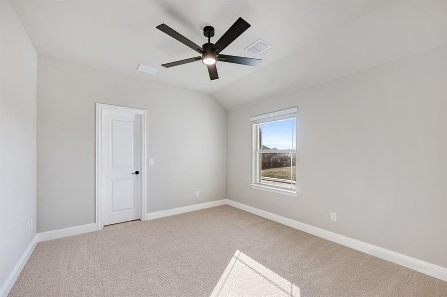 Spacious, unfurnished interior of a new home in Triple Diamond Ranch, Mansfield (Image 32).
