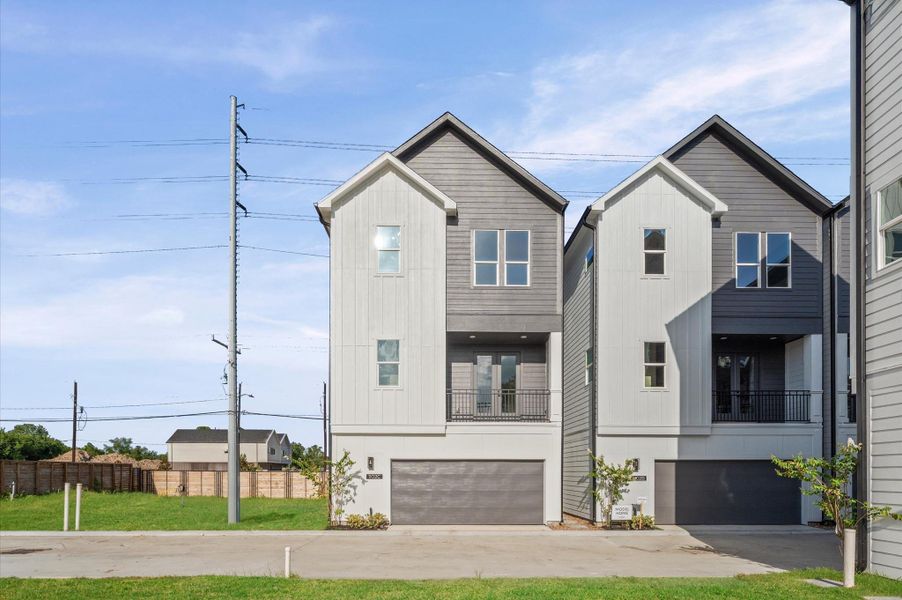 Front exterior of a new home in , Houston, TX, highlighting curb appeal (Image 21).